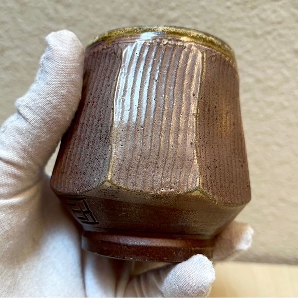 Ceramic Cup. Tea-Bowl Faceted, lined & salt fired. Browns. Second. - Picture 2 of 7